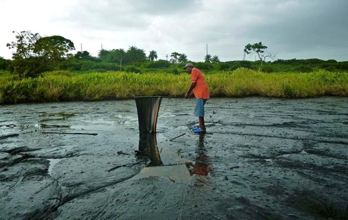 Natural-Bitumen-Lake